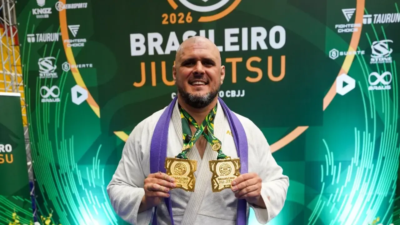 Rafael Venturelli vence ouro duplo no Brasileiro 2026 e recebe faixa-marrom no pódio